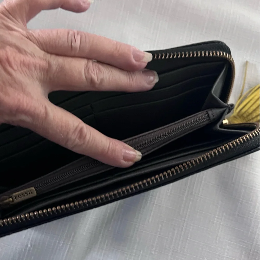 FOSSIL Pebble LEATHER Wallet Black Yellow Tassel Zip A Round Closure No Callouts - Picture 14 of 15